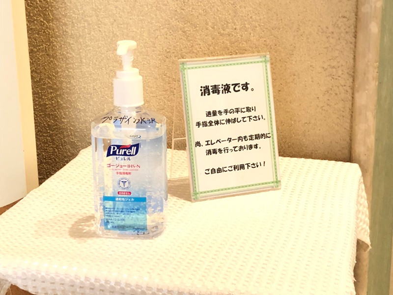 エレベーター付近消毒液